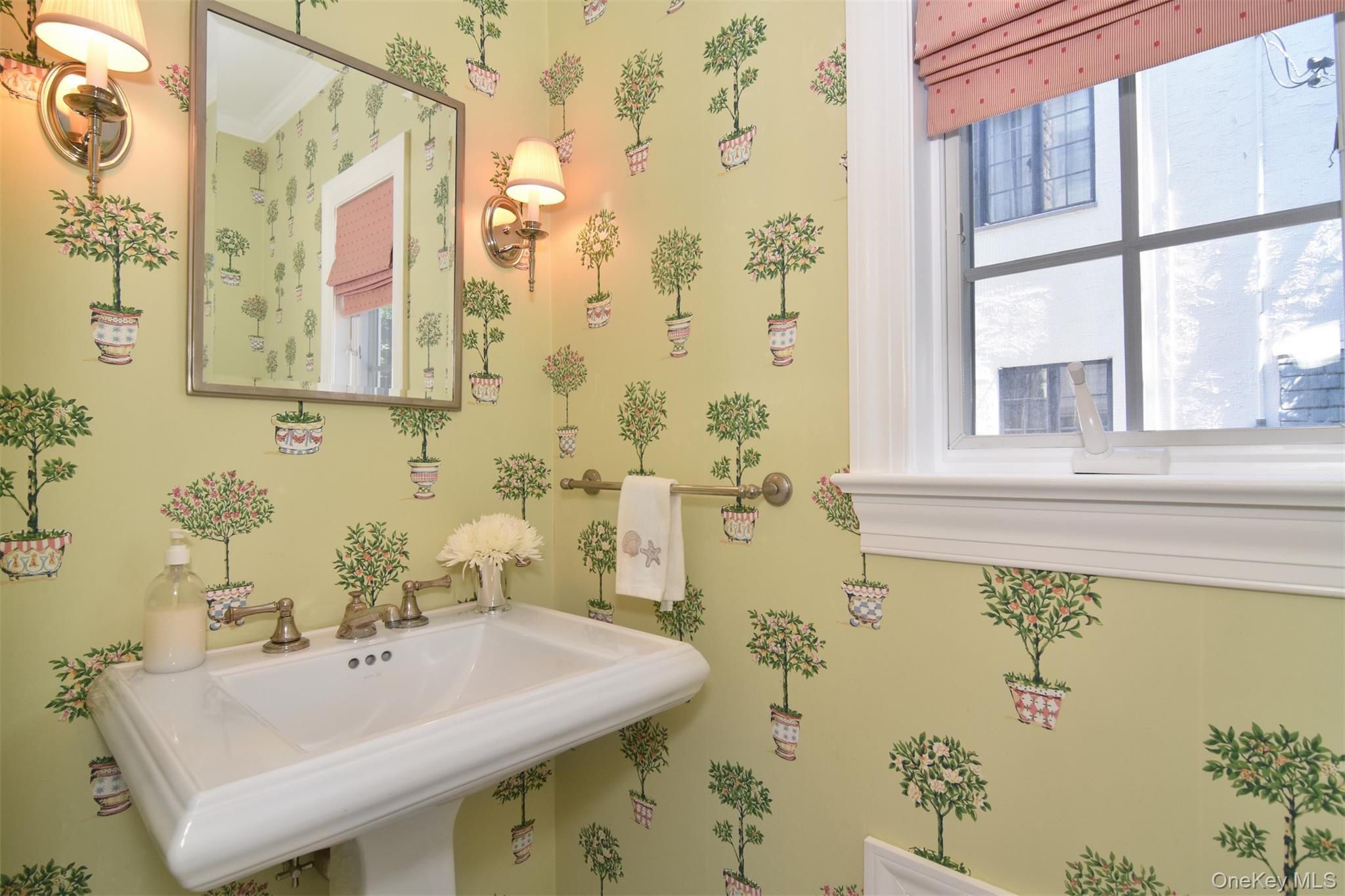 147 Midland Avenue Bronxville, NY 10708 - Photo 6 of 25 a bathroom with a sink and a bathtub