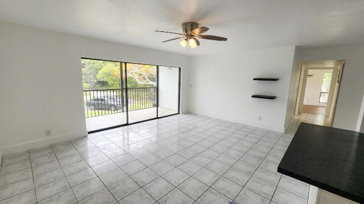 517 Dotterel Road, Unit 31C Delray Beach, FL 33444 - Photo 4 of 21 Living Room