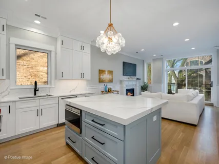 $875,000 | 2143 North Racine Avenue, Unit 2, Chicago, IL 60614