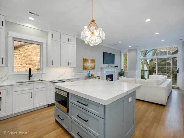 $875,000 | 2143 North Racine Avenue, Unit 2, Chicago, IL 60614