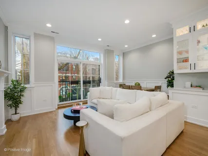 $875,000 | 2143 North Racine Avenue, Unit 2, Chicago, IL 60614