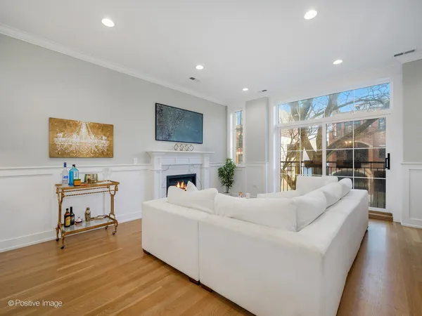 $875,000 | 2143 North Racine Avenue, Unit 2, Chicago, IL 60614