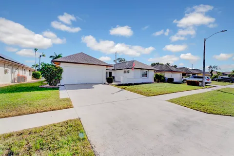 $459,000 | 10306 Greentrail Drive North, Boynton Beach, FL 33436