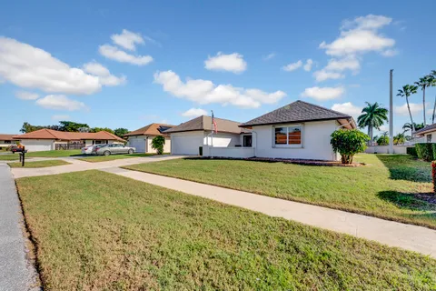 $459,000 | 10306 Greentrail Drive North, Boynton Beach, FL 33436