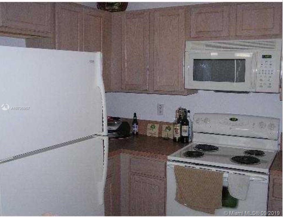 3271 Laurel Ridge Circle, Unit 3271 Riviera Beach, FL 33404 - Photo 3 of 6 kitchen