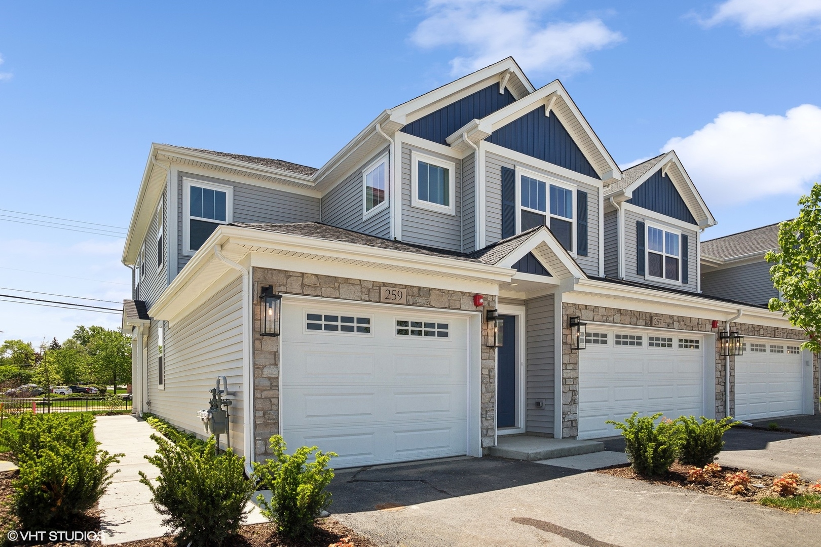 259 Masters Drive Addison, IL 60101 - Photo 1 of 17 a front view of a house with a yard
