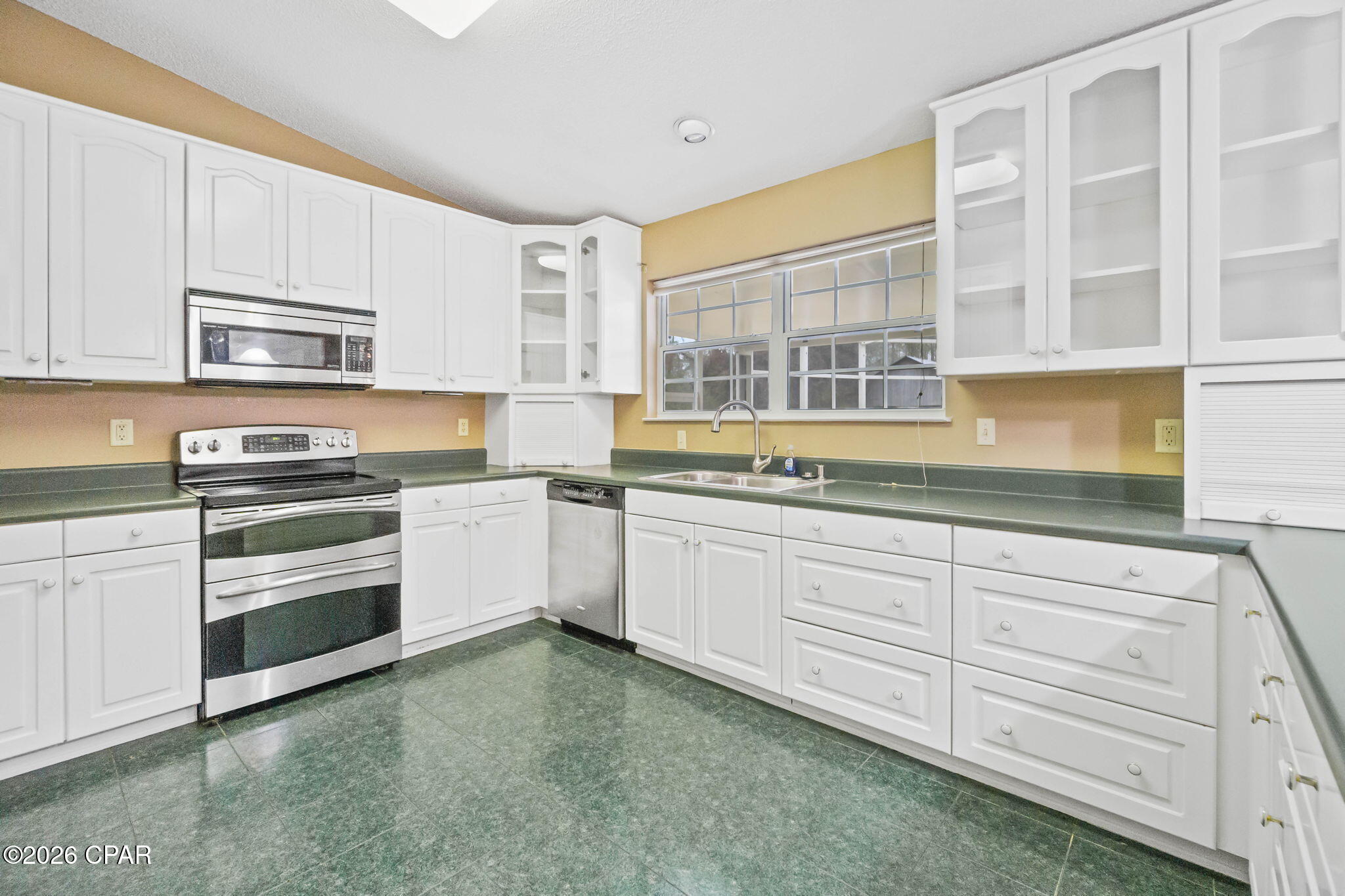 4127 Cliff Road Graceville, FL 32440 - Photo 8 of 39