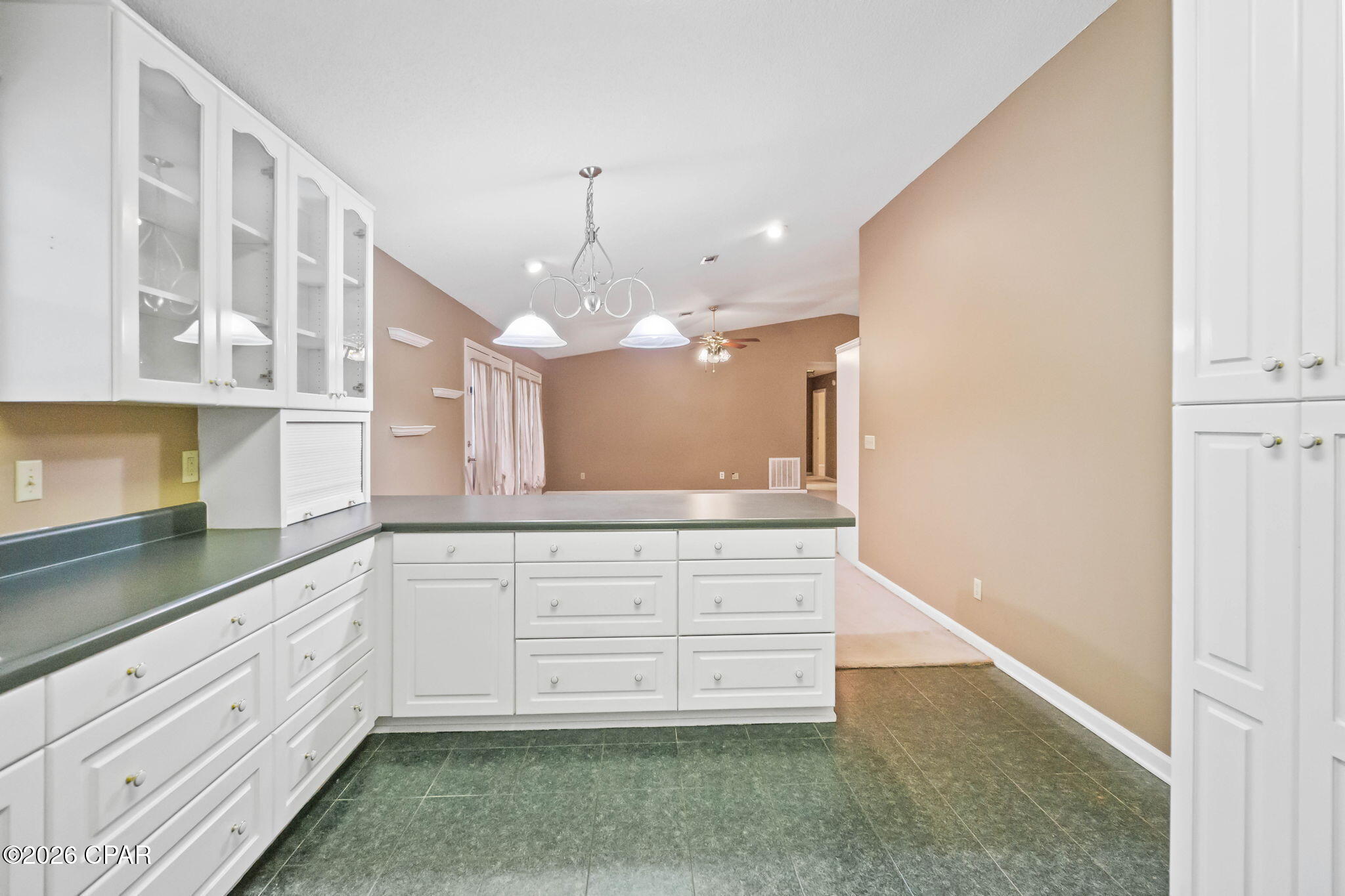 4127 Cliff Road Graceville, FL 32440 - Photo 10 of 39