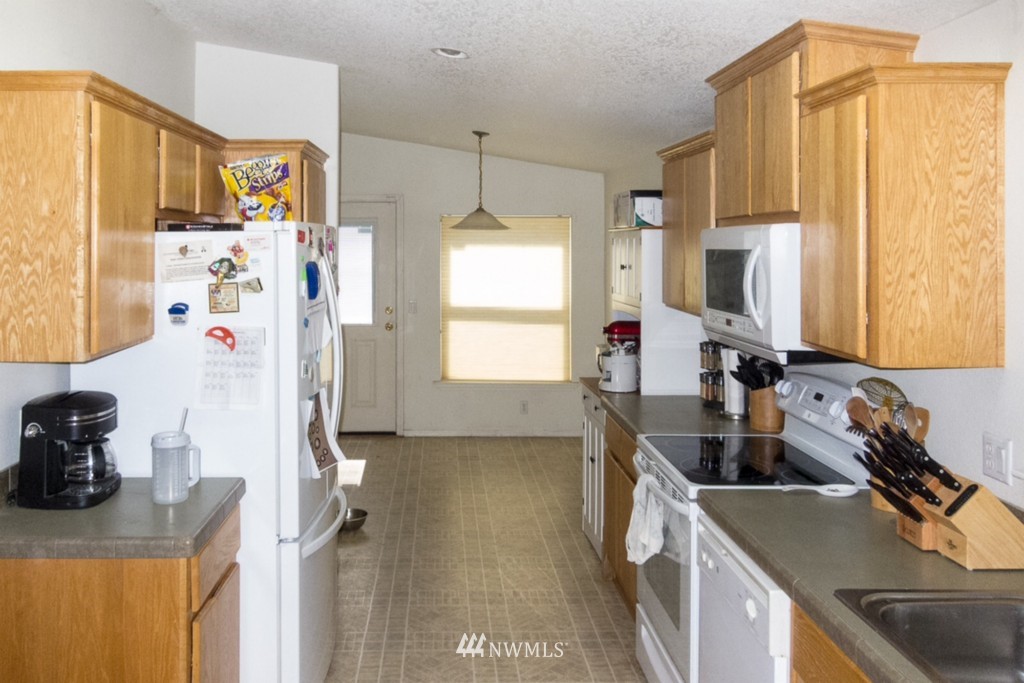 5708 Southeast Alpine Road Olalla, WA 98359 - Photo 6 of 21 Gallery Image 6