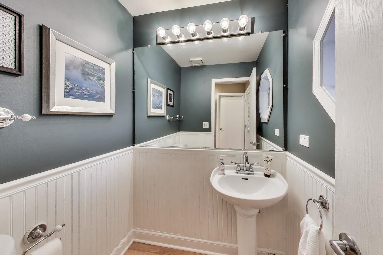 1905 Stillwater Road Arlington Heights, IL 60004 - Photo 15 of 36 a bathroom with a sink and a mirror