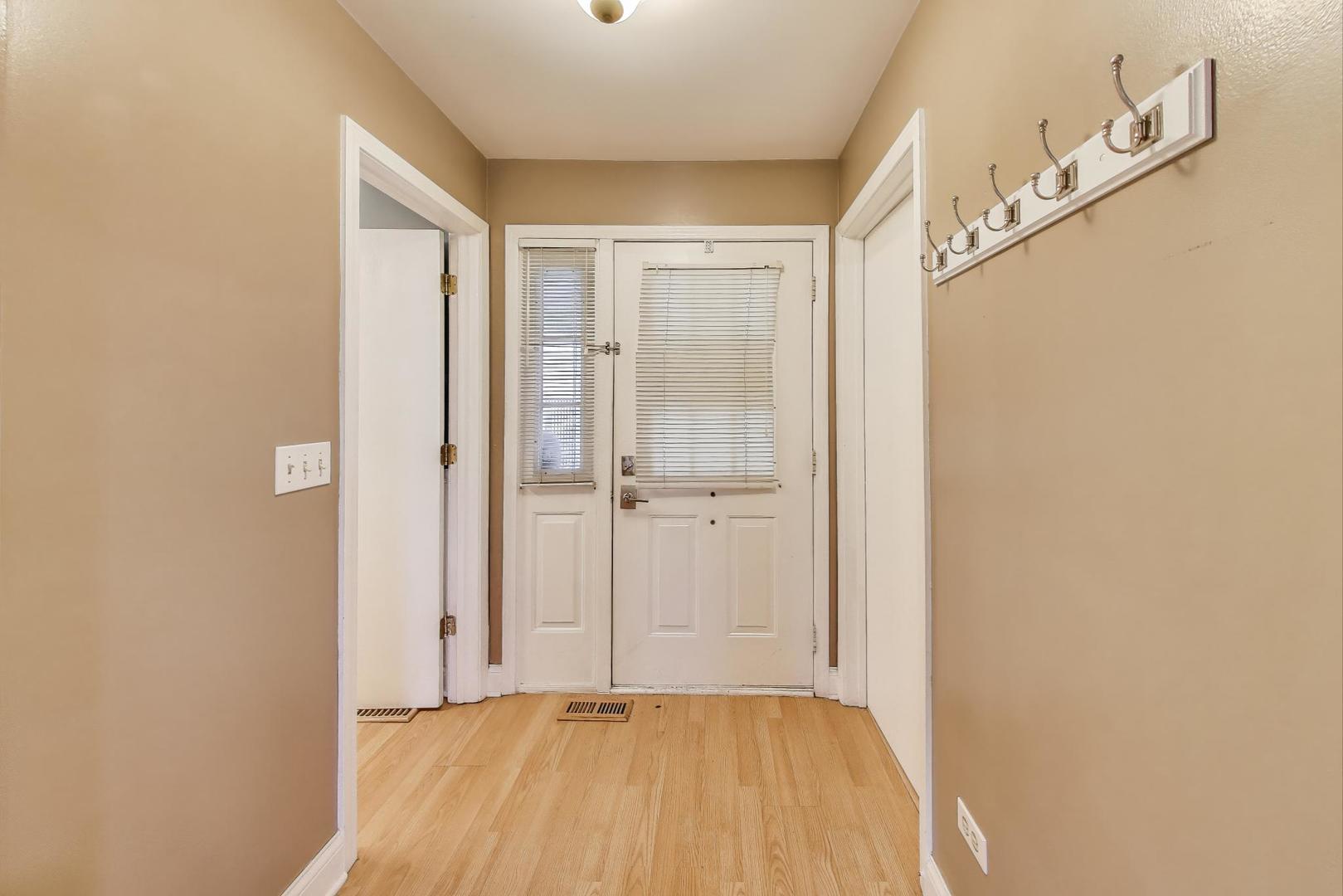 1905 Stillwater Road Arlington Heights, IL 60004 - Photo 5 of 36 a view of a room with a front door