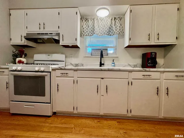 $112,500 | 23 Lavan Drive, Jacksonville, IL 62650