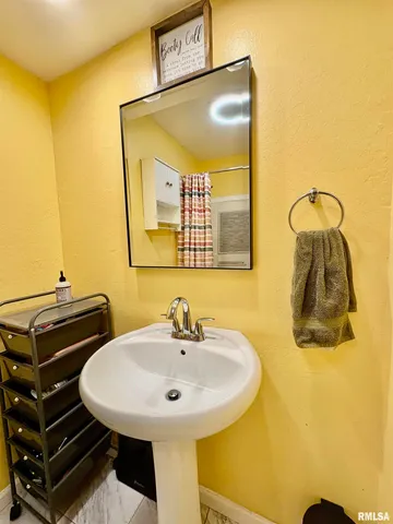 $112,500 | 23 Lavan Drive, Jacksonville, IL 62650