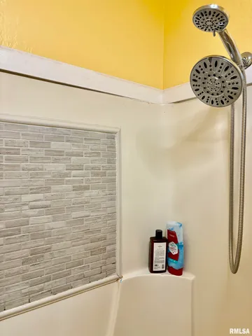 $112,500 | 23 Lavan Drive, Jacksonville, IL 62650