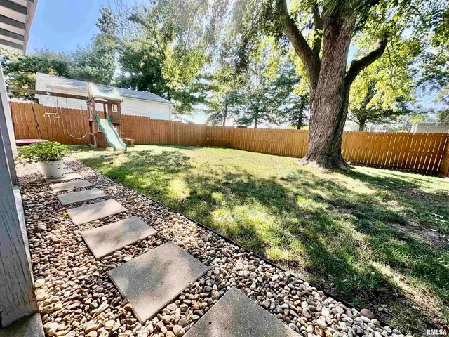 $112,500 | 23 Lavan Drive, Jacksonville, IL 62650