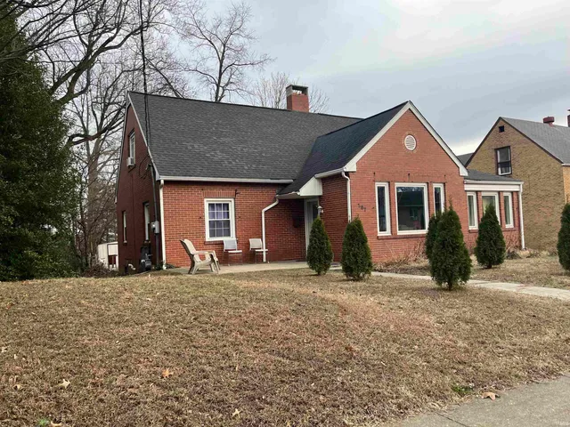 $225,000 | 507 North Geiger Street, Huntingburg, IN 47542