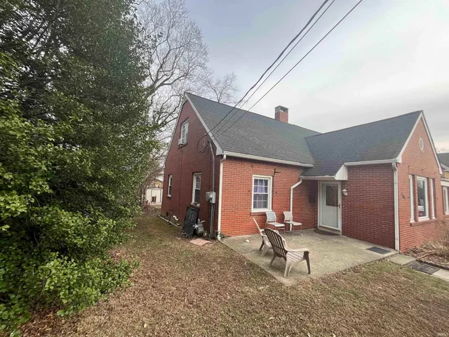 $225,000 | 507 North Geiger Street, Huntingburg, IN 47542