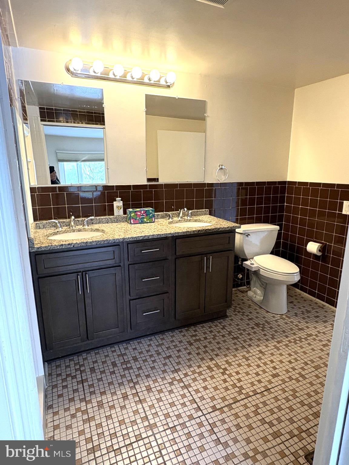 512 Dennis Avenue Silver Spring, MD 20901 - Photo 11 of 28 Master Bathroom