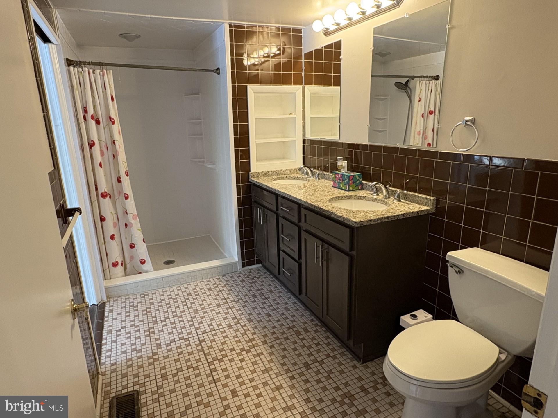 512 Dennis Avenue Silver Spring, MD 20901 - Photo 12 of 28 Bath rm for Ent Lvl