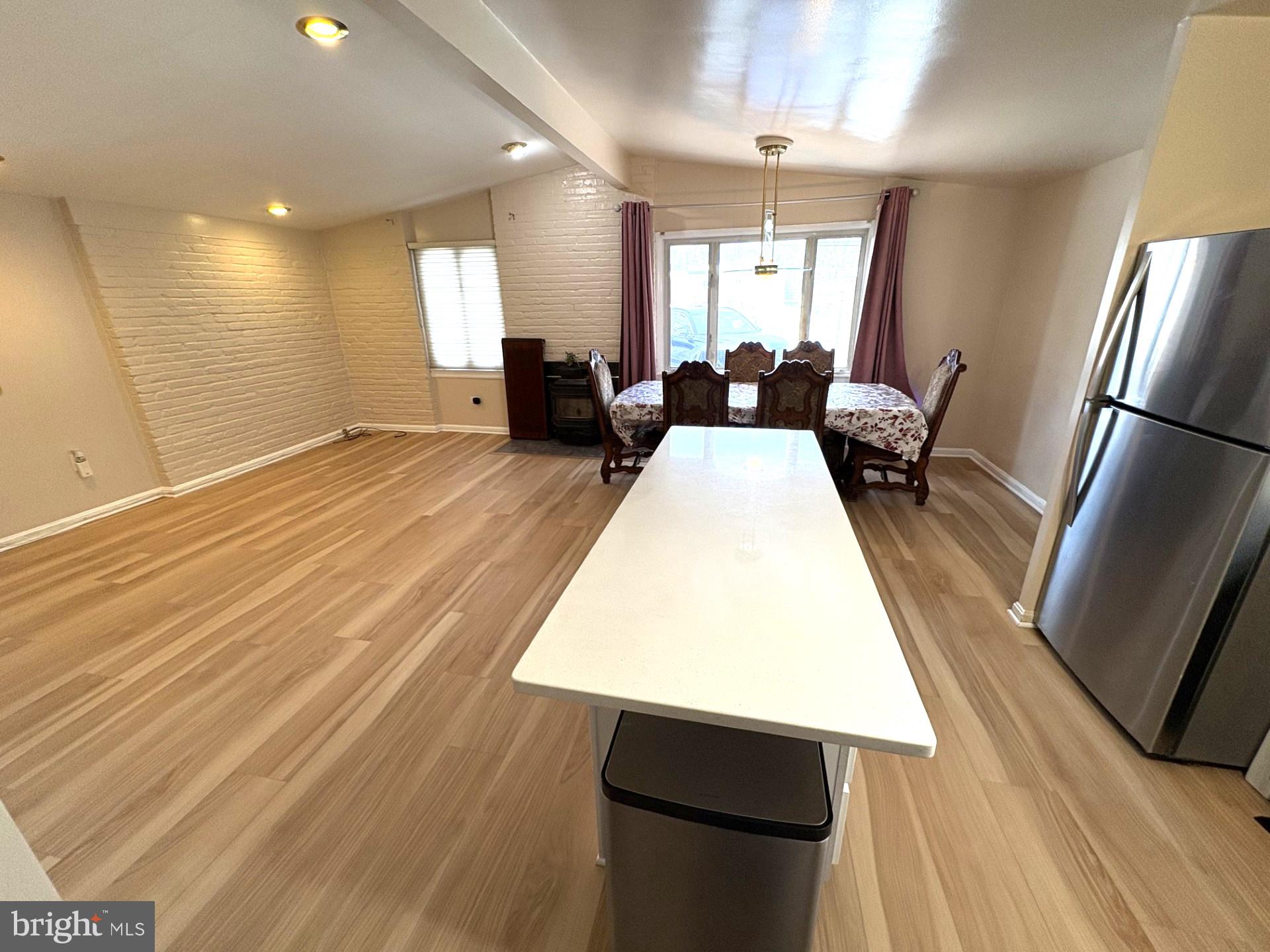 512 Dennis Avenue Silver Spring, MD 20901 - Photo 3 of 28 Living Rm