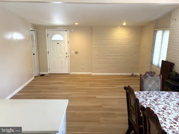 a view of a livingroom with furniture