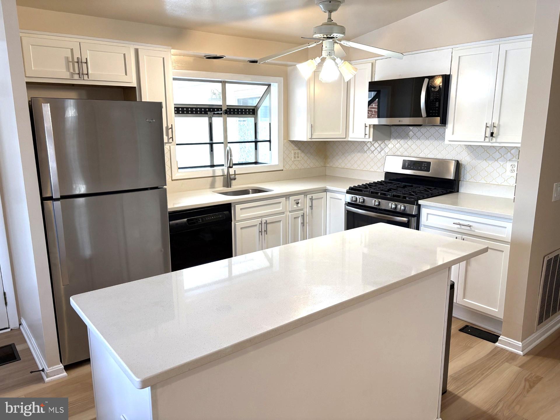 512 Dennis Avenue Silver Spring, MD 20901 - Photo 5 of 28 Kitchen