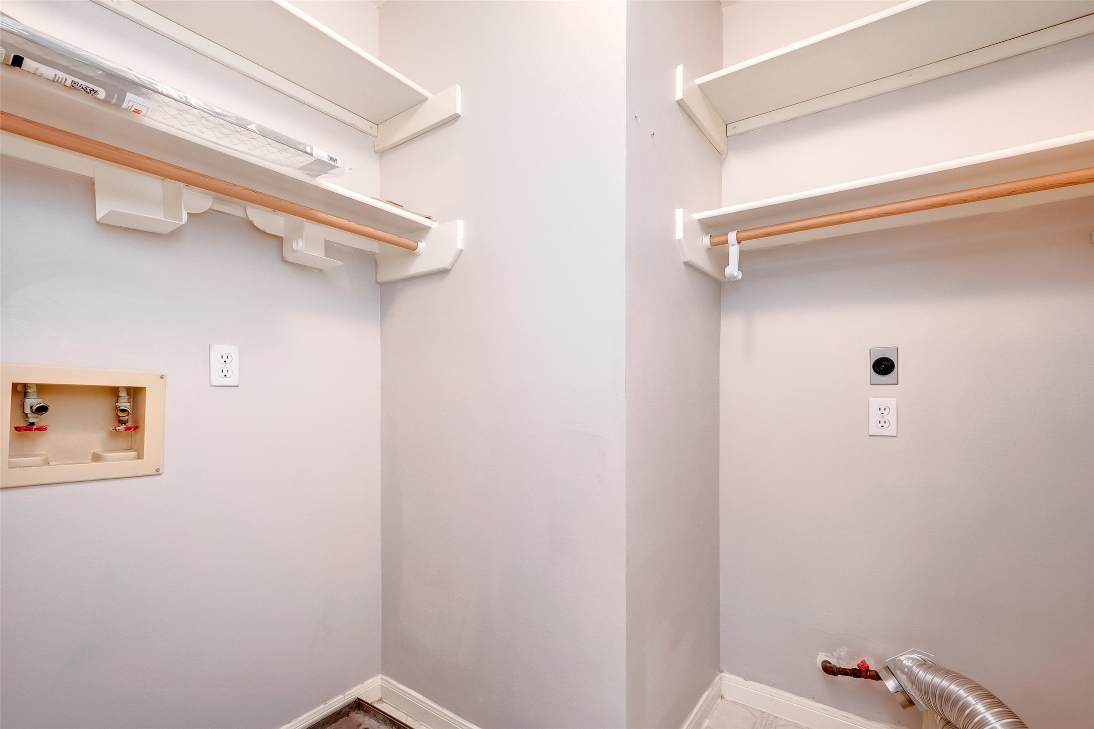 12654 Pine Bush Drive Houston, TX 77070 - Photo 13 of 35 a view of a small space