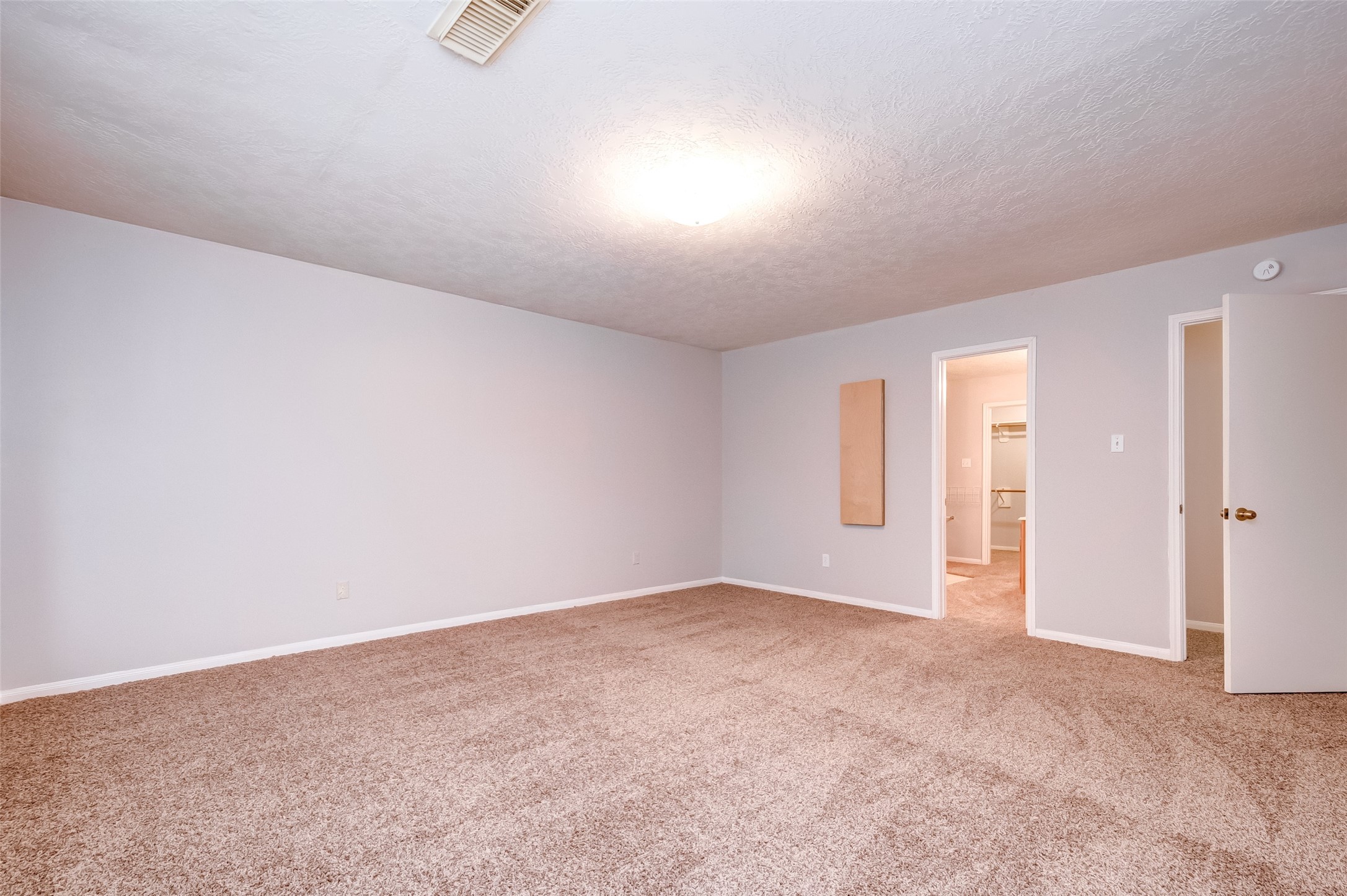 12654 Pine Bush Drive Houston, TX 77070 - Photo 26 of 35 an empty room with an entryway