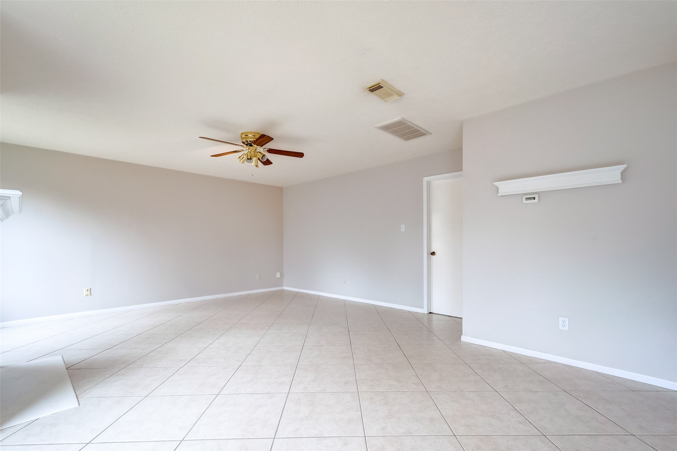 12654 Pine Bush Drive Houston, TX 77070 - Photo 6 of 35 a view of a livingroom with a ceiling fan