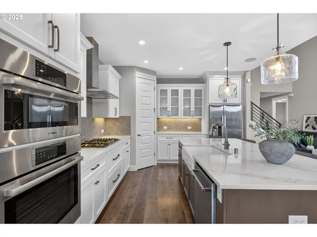 $975,000 | 18205 Northeast 81st Street, Vancouver, WA 98682