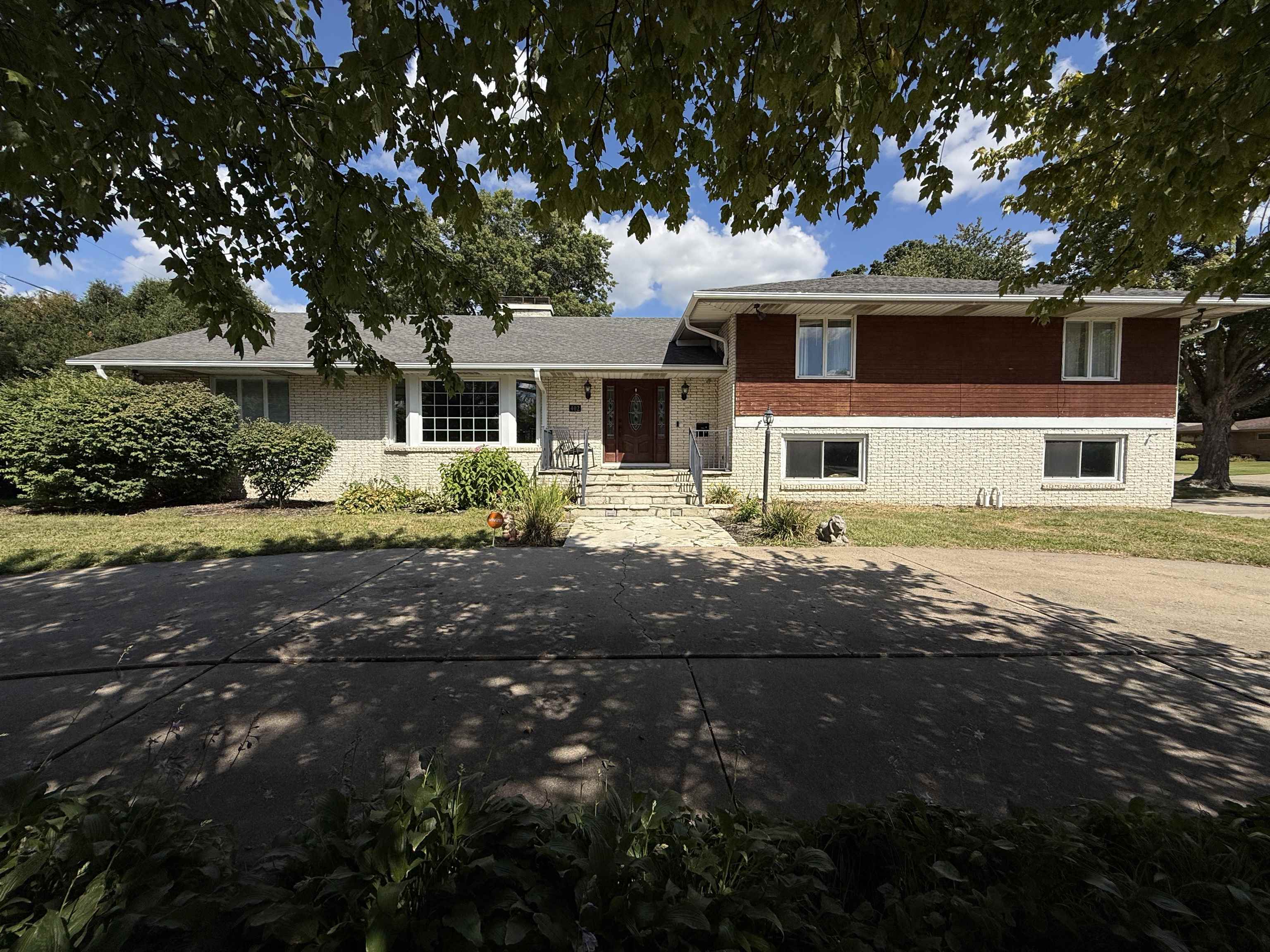 402 West Le Fevre Road Sterling, IL 61081 - Photo 1 of 39 a front view of a house with a garden