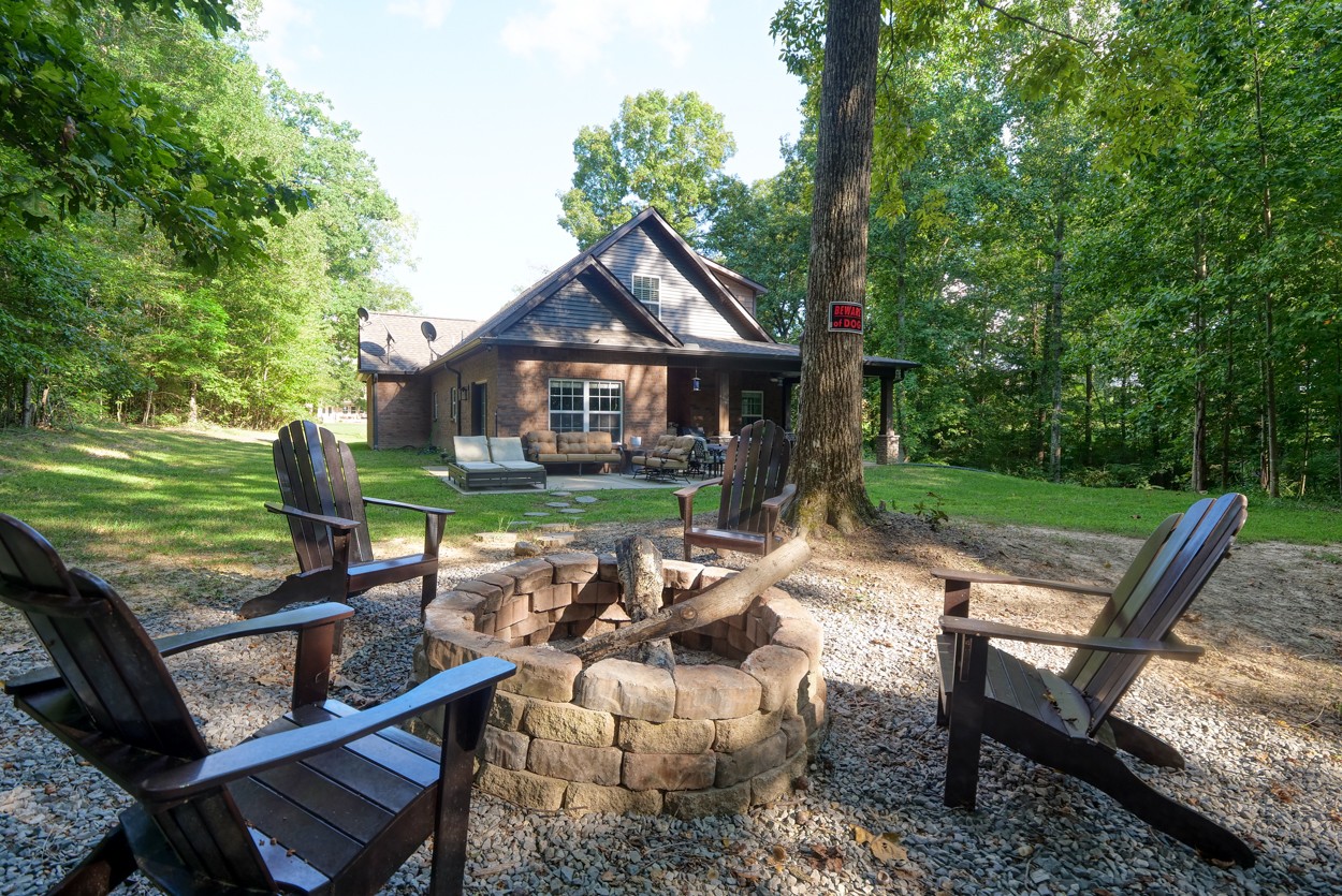 65 Sheltontown Road Manchester, TN 37355 - Photo 42 of 46 a view of a chairs and table in the backyard