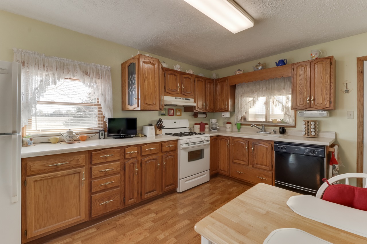 1103 Dale Road Armington, IL 61721 - Photo 16 of 45