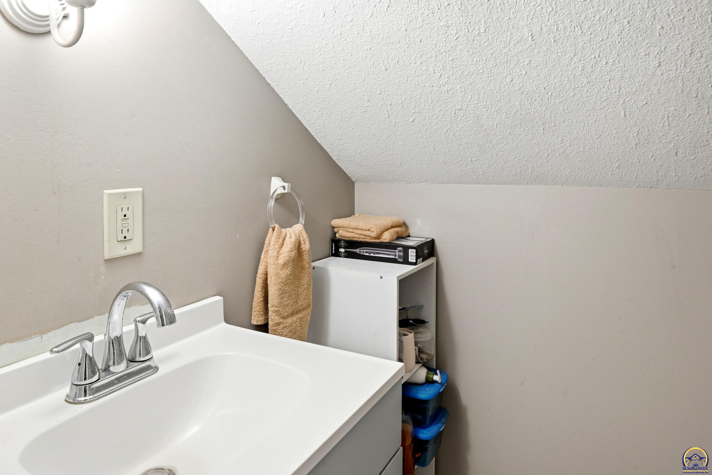 1607 Northwest Lower Silver Lake Road Topeka, KS 66608 - Photo 14 of 18