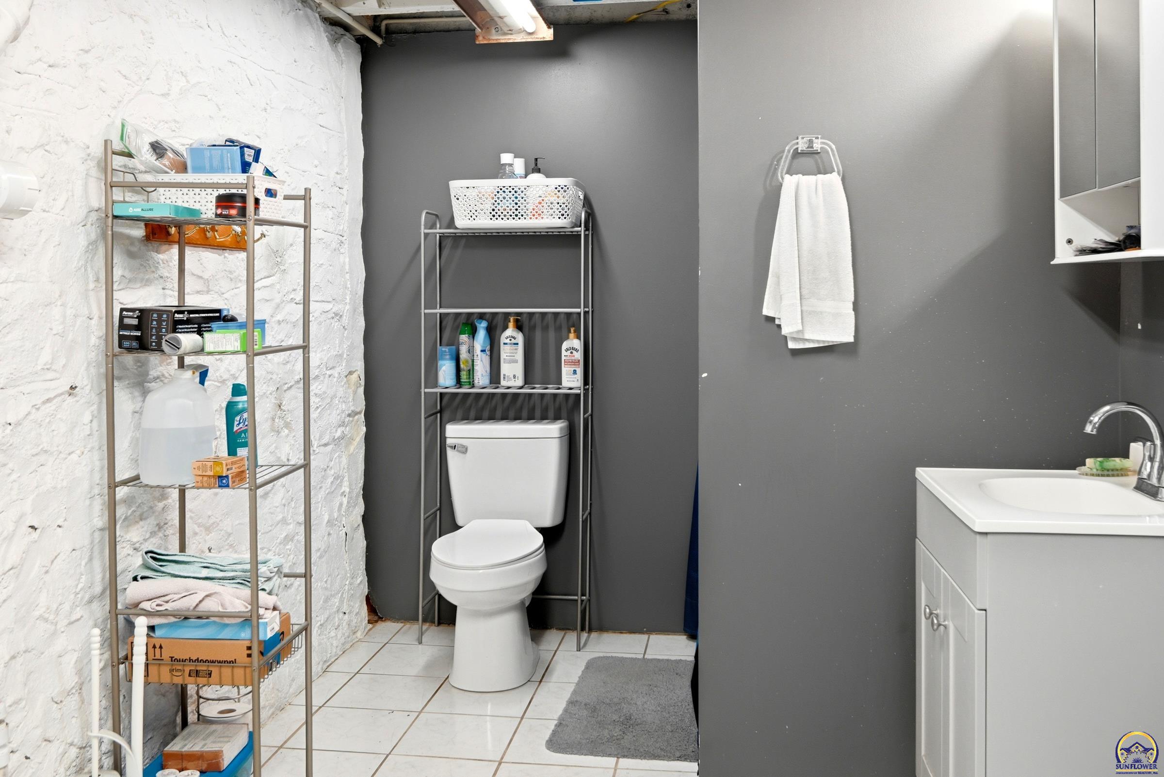 1607 Northwest Lower Silver Lake Road Topeka, KS 66608 - Photo 16 of 18