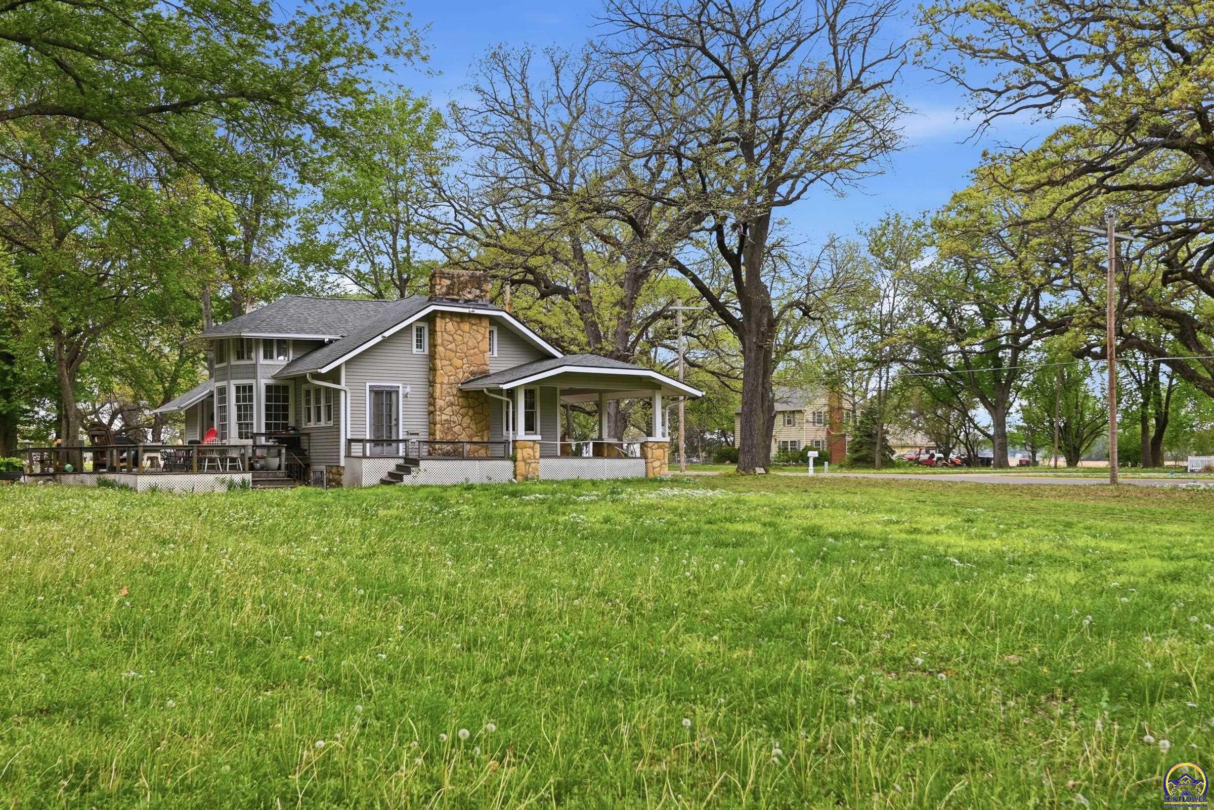 1607 Northwest Lower Silver Lake Road Topeka, KS 66608 - Photo 2 of 18
