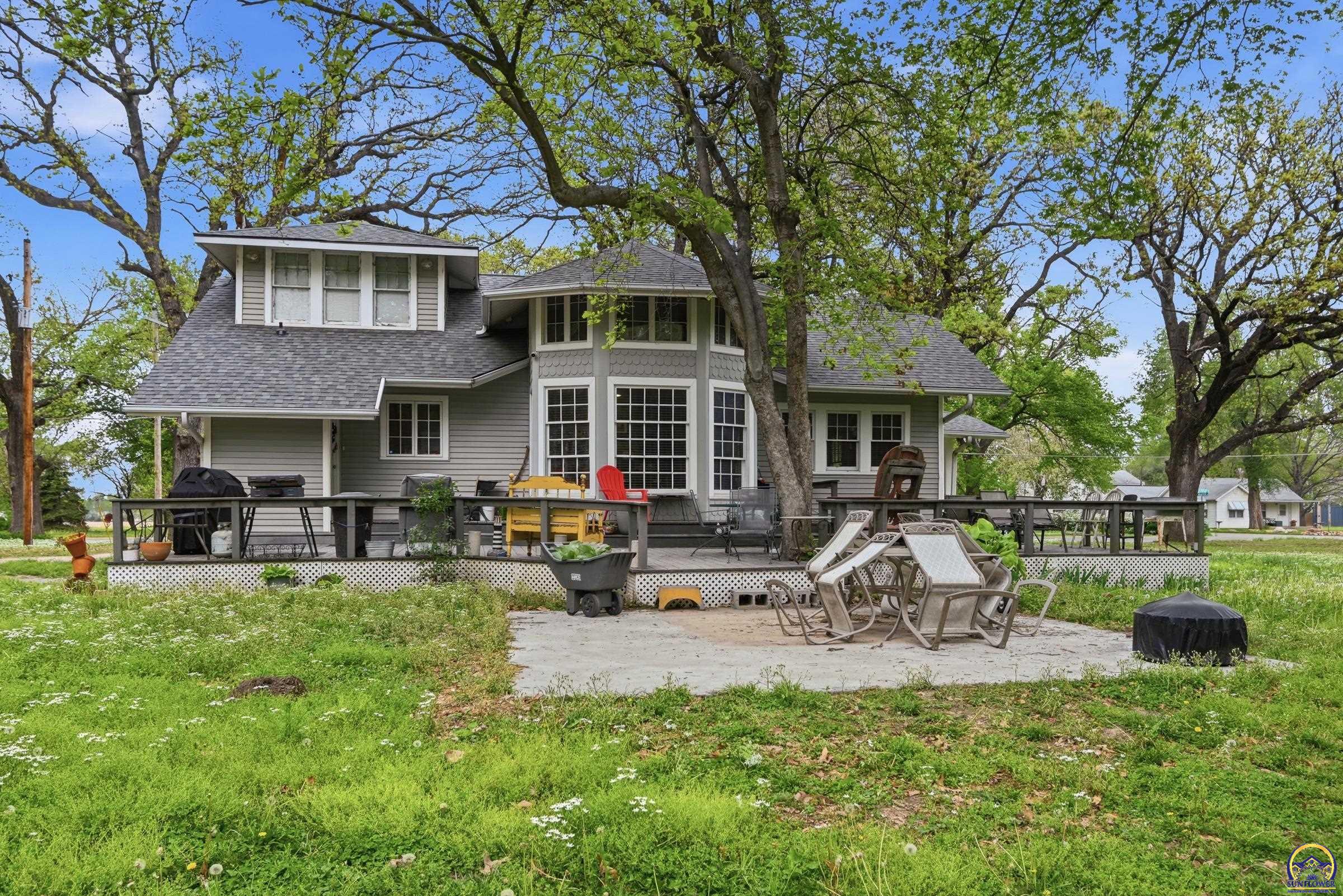 1607 Northwest Lower Silver Lake Road Topeka, KS 66608 - Photo 3 of 18