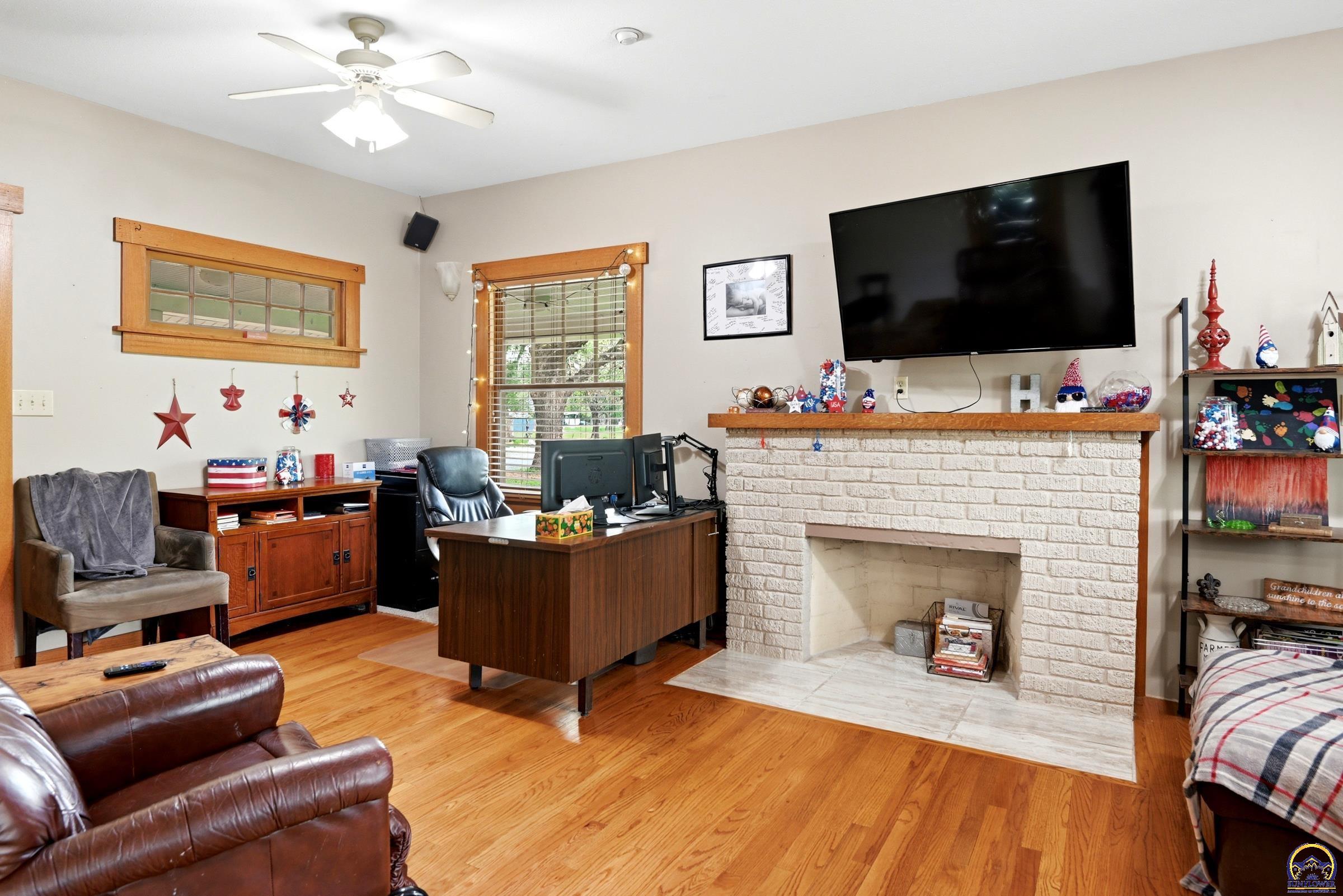 1607 Northwest Lower Silver Lake Road Topeka, KS 66608 - Photo 4 of 18