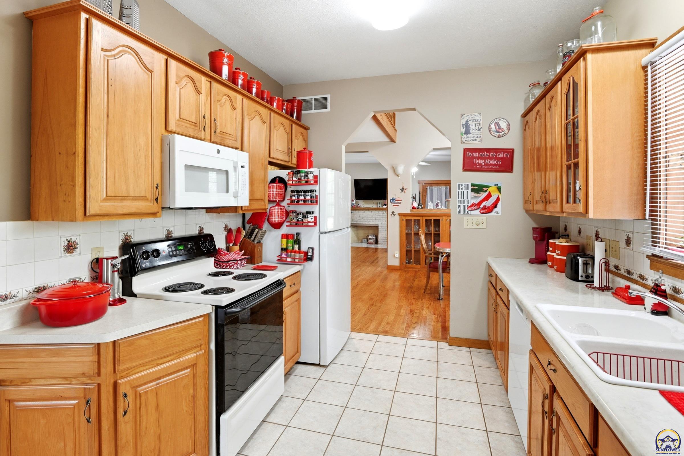 1607 Northwest Lower Silver Lake Road Topeka, KS 66608 - Photo 8 of 18