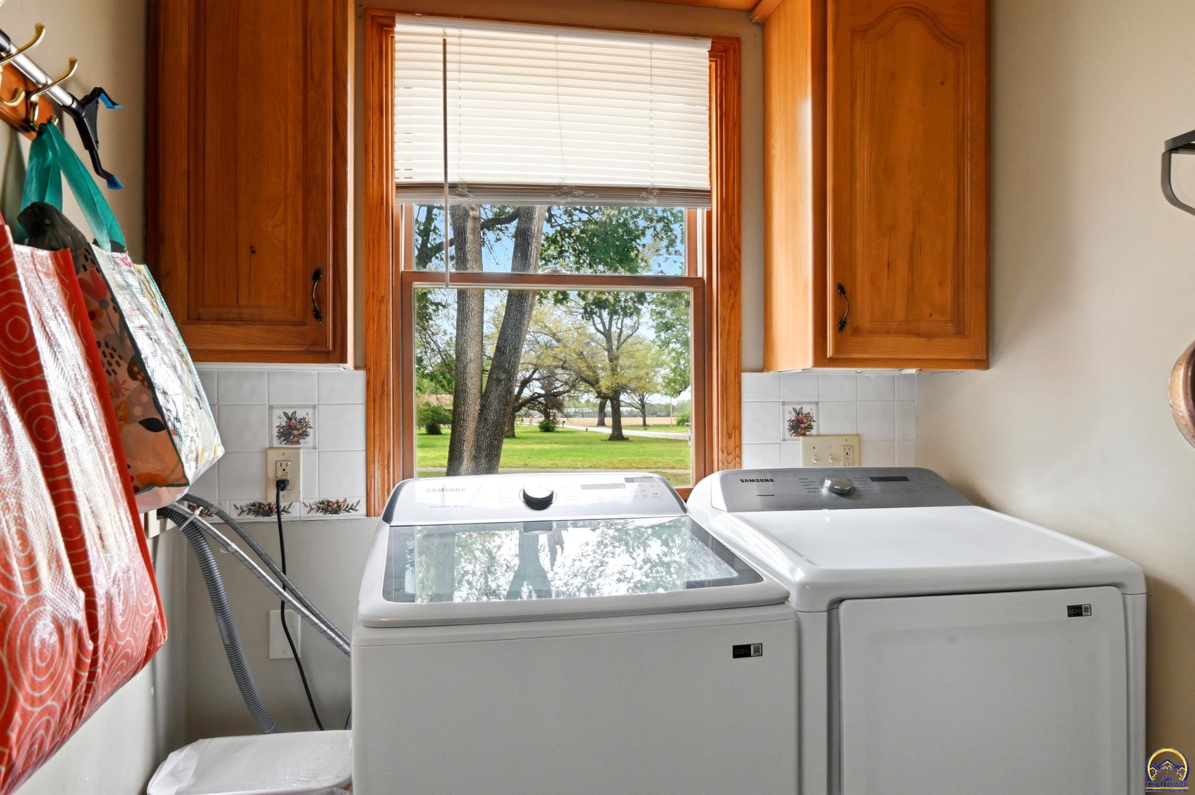 1607 Northwest Lower Silver Lake Road Topeka, KS 66608 - Photo 9 of 18