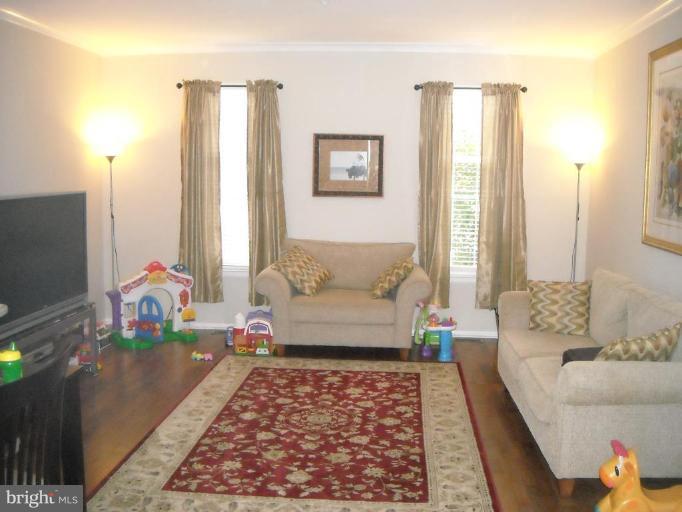 6330 Wind Rider Way Columbia, MD 21045 - Photo 5 of 15 Living Room