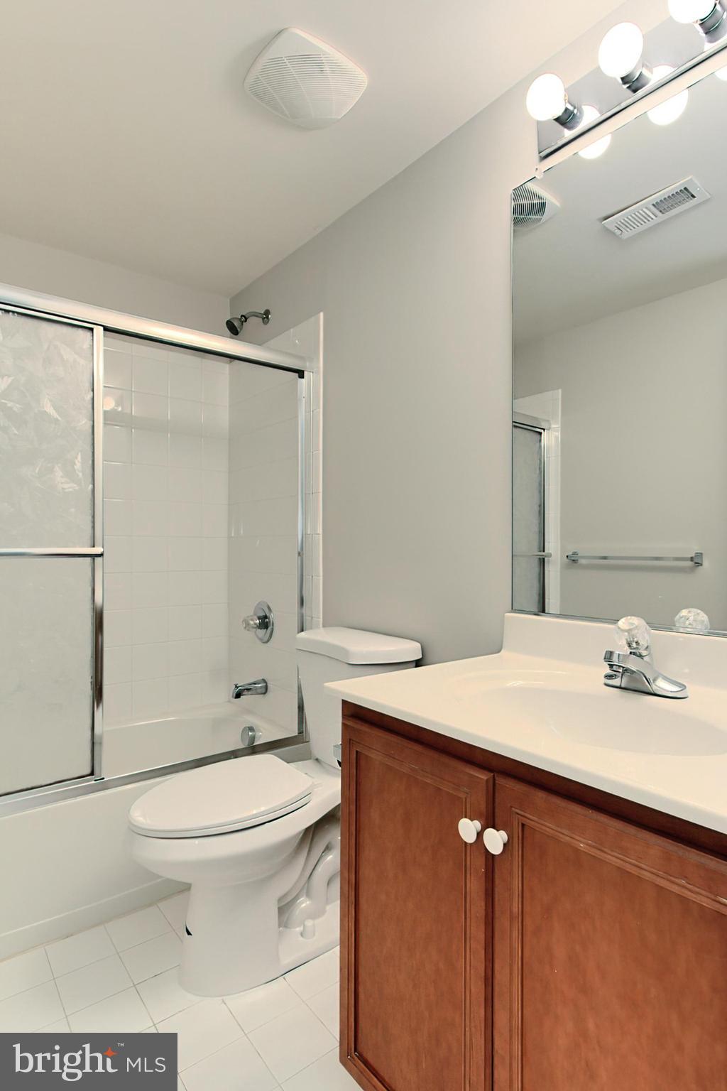 20384 Bass Rocks Terrace Ashburn, VA 20147 - Photo 42 of 44 Full Bathroom w/ Tile Flooring + Tub/Shower