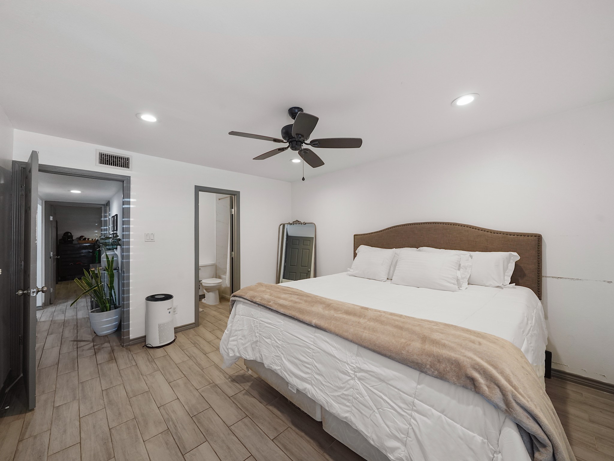 9616 Long Point Road, Unit 47 Houston, TX 77055 - Photo 13 of 15