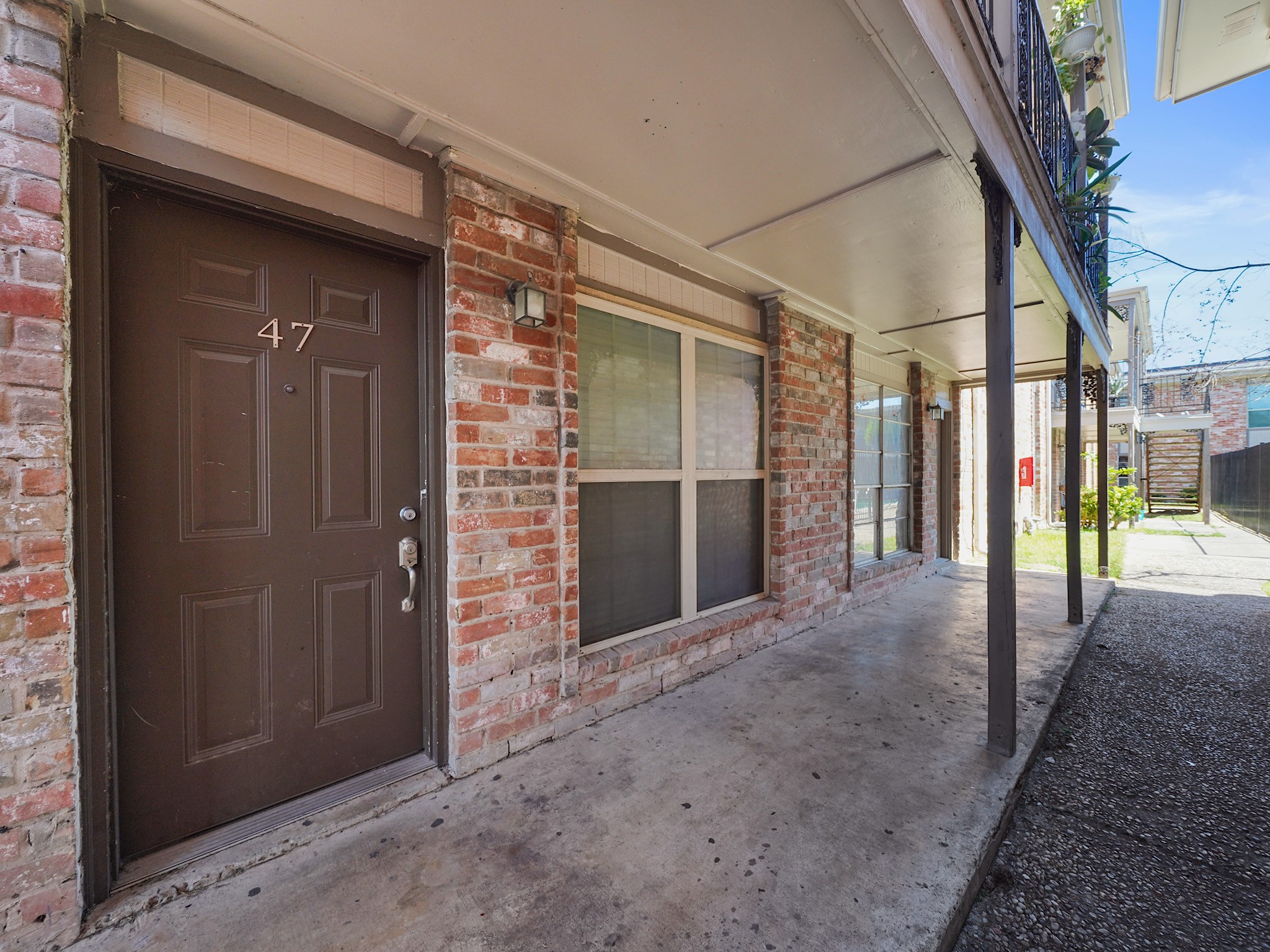 9616 Long Point Road, Unit 47 Houston, TX 77055 - Photo 3 of 15 a view of gallery with hallway