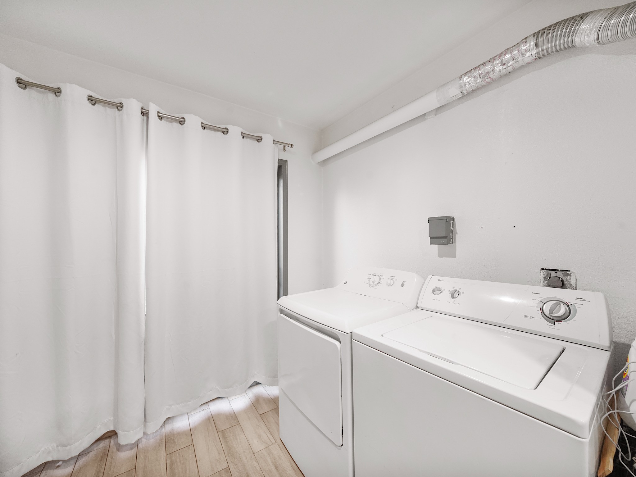 9616 Long Point Road, Unit 47 Houston, TX 77055 - Photo 8 of 15 a utility room with dryer and washer