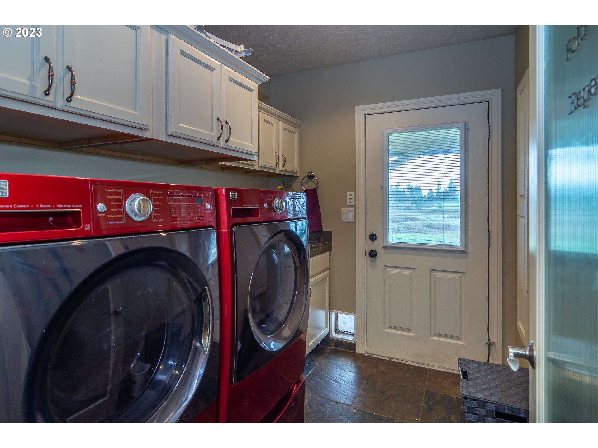 6561 Lookingglass Road Roseburg, OR 97471 - Photo 12 of 48 Utility Room