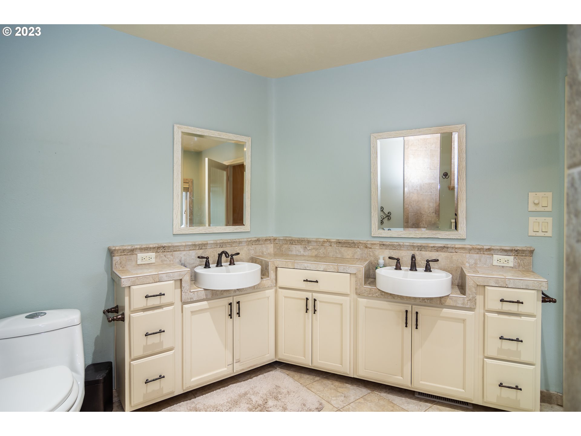 6561 Lookingglass Road Roseburg, OR 97471 - Photo 18 of 48 Owner's Suite Bathroom