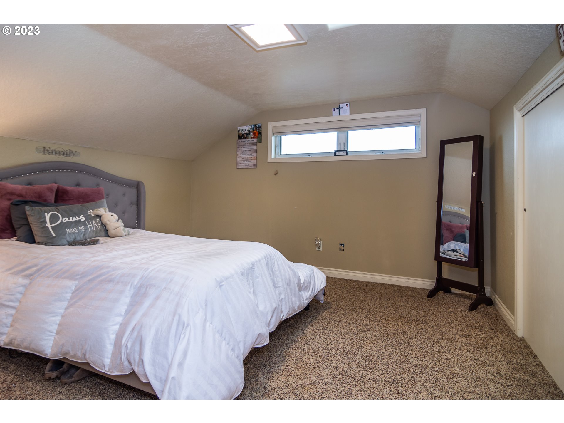 6561 Lookingglass Road Roseburg, OR 97471 - Photo 21 of 48 Bedroom