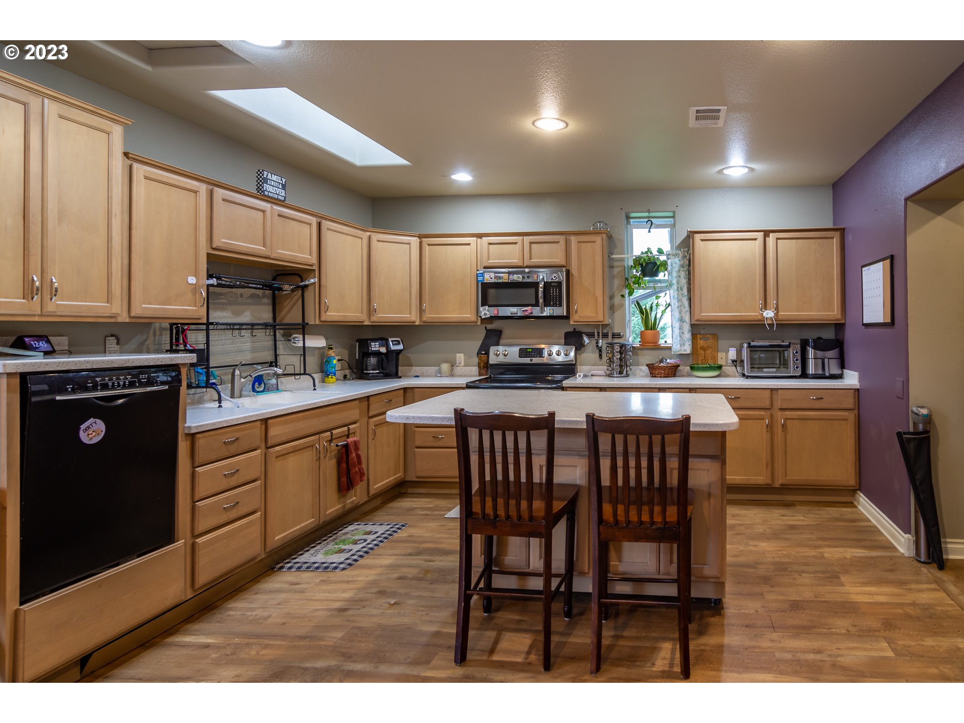 6561 Lookingglass Road Roseburg, OR 97471 - Photo 27 of 48 Guest Quarters