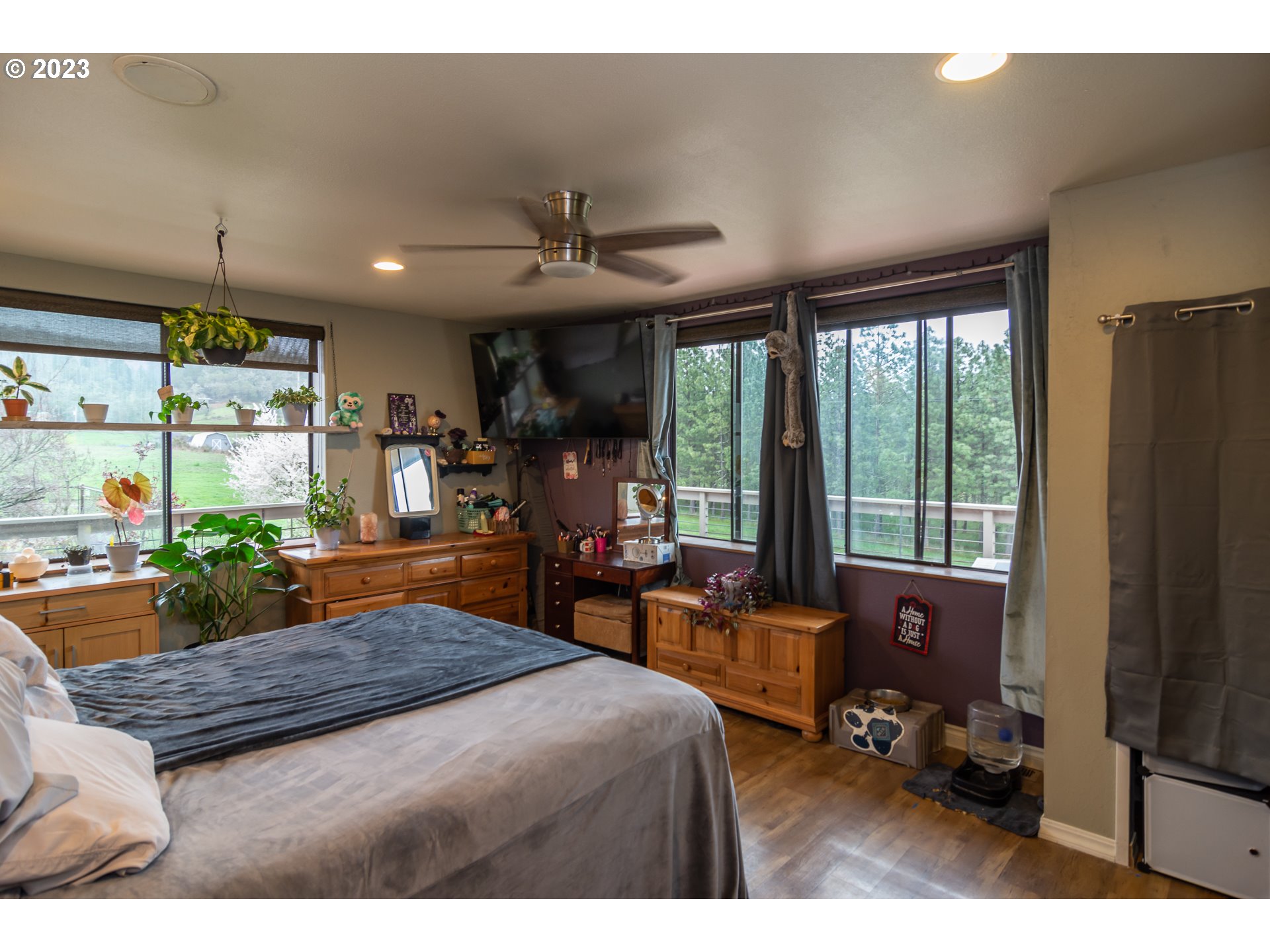 6561 Lookingglass Road Roseburg, OR 97471 - Photo 29 of 48 Guest Quarters